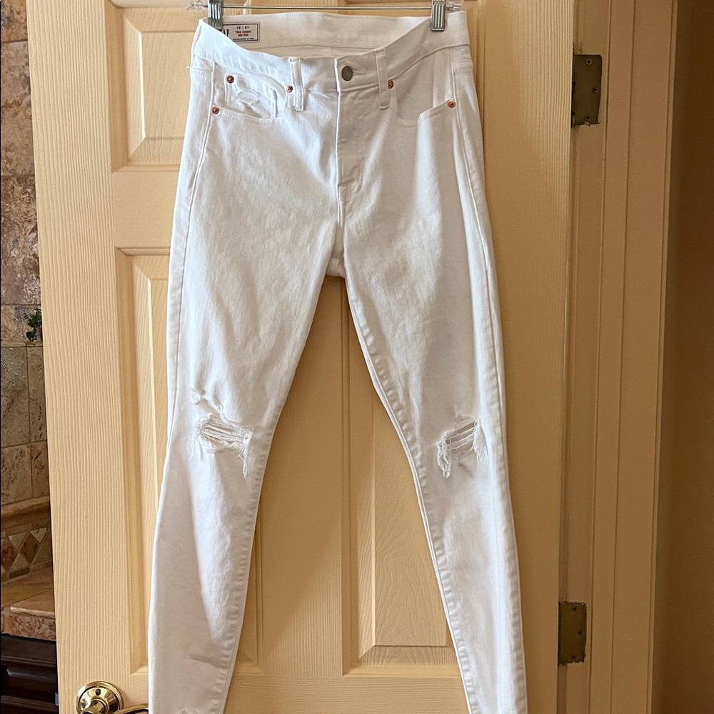 Women's White Distressed Skinny Jeans